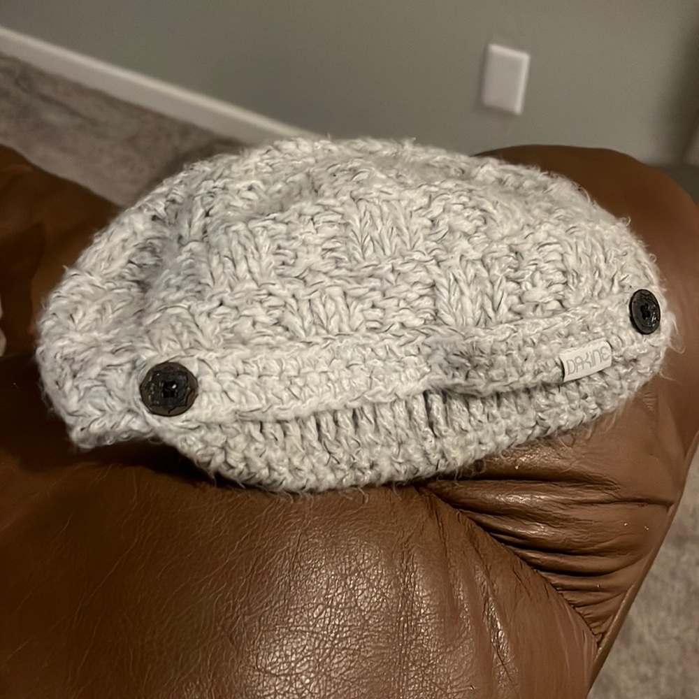 Dakine hat